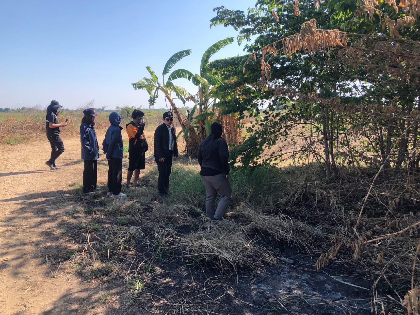 title - ส.ป.ก.อ่างทอง ลงพื้นที่ตรวจสอบการเผาไหม้แปลงเกษตรกรรมในพื้นที่เขตปฏิรูปที่ดินจังหวัดอ่างทอง 